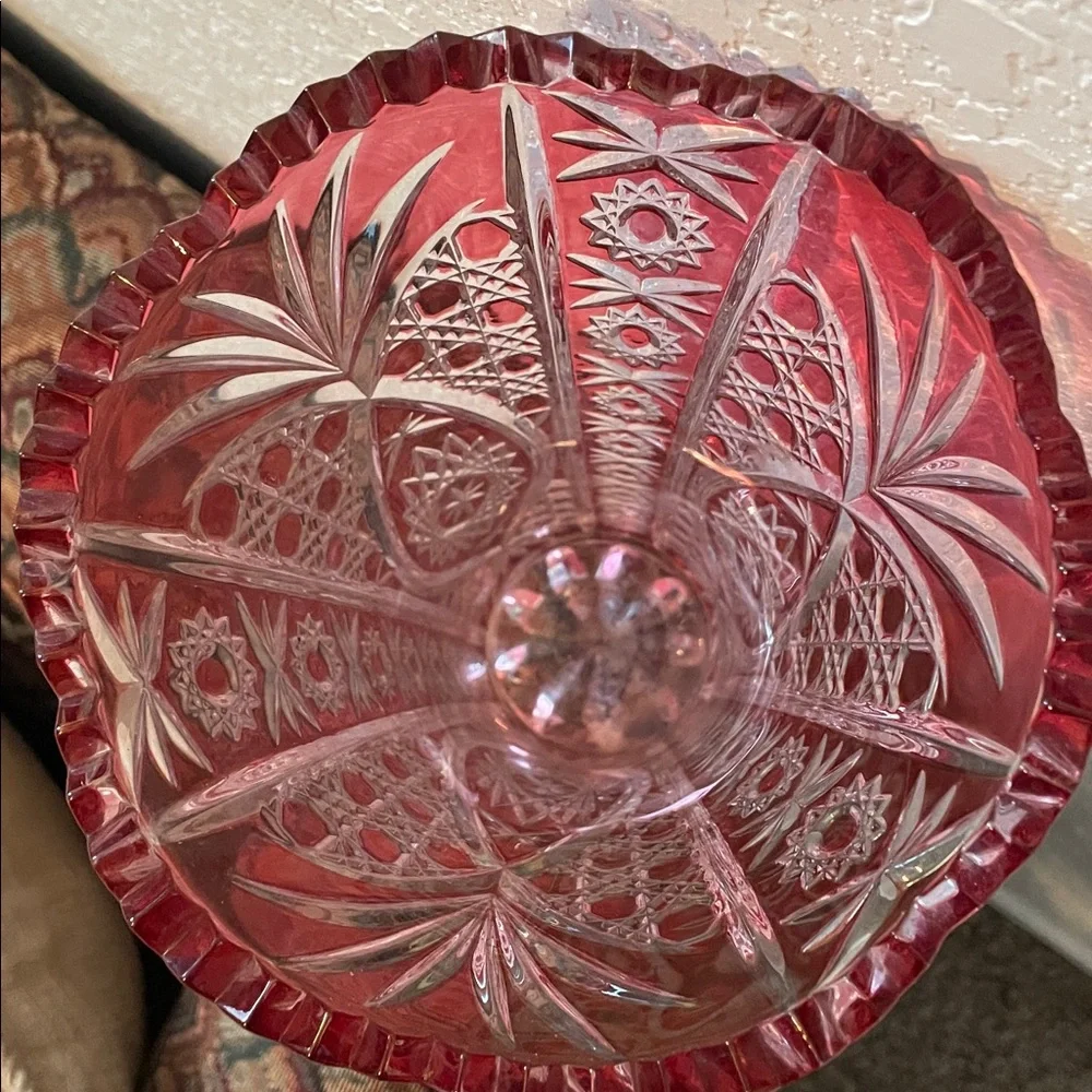 CRISTAL D’ARQUES Collectible RED CUT GLASS ETCHED VASE SHARK TOOTH EDGE PRISTINE